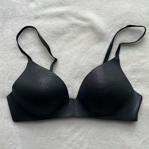 The T-shirt Lightly Lined Wireless Victoria’s Secret Bra 36B